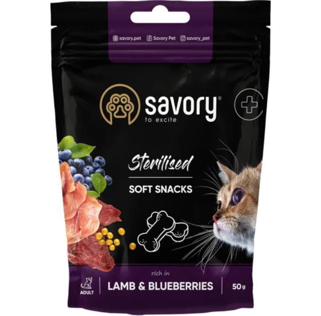 Мягкое лакомство Savory Sterilised Snack для стерилизованных кошек, ягненок и черника, 50 г