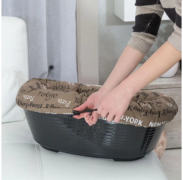 Пластиковий лежак Ferplast Sofa 8 Cities в комплекті з подушкою для собак і котів, 85×62×28.5 см