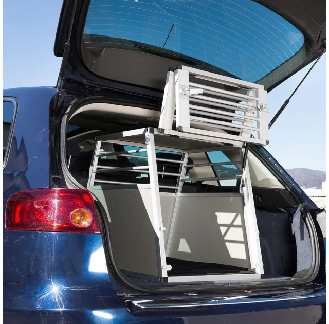 Автомобільна переноска Ferplast Atlas Car Aluminium для собак, біла, 50×55×55 см
