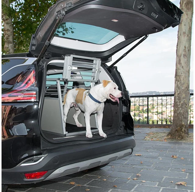 Автомобільна переноска Ferplast Atlas Car Aluminium для собак, біла, 82×65×65 см